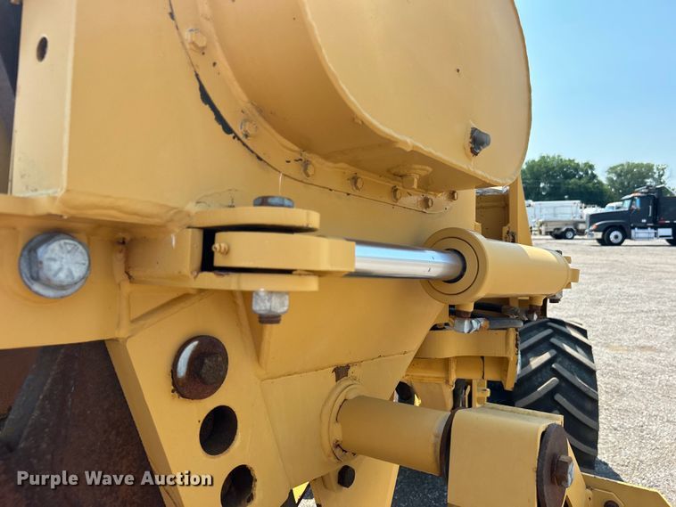 image for item EG0827 2000 Vermeer V8550A cable plow