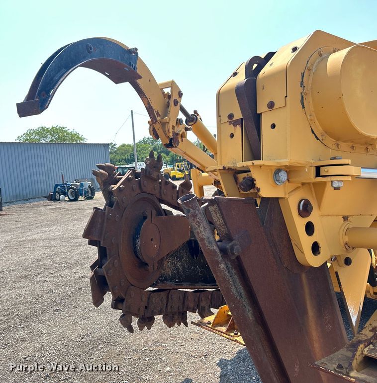 image for item EG0827 2000 Vermeer V8550A cable plow