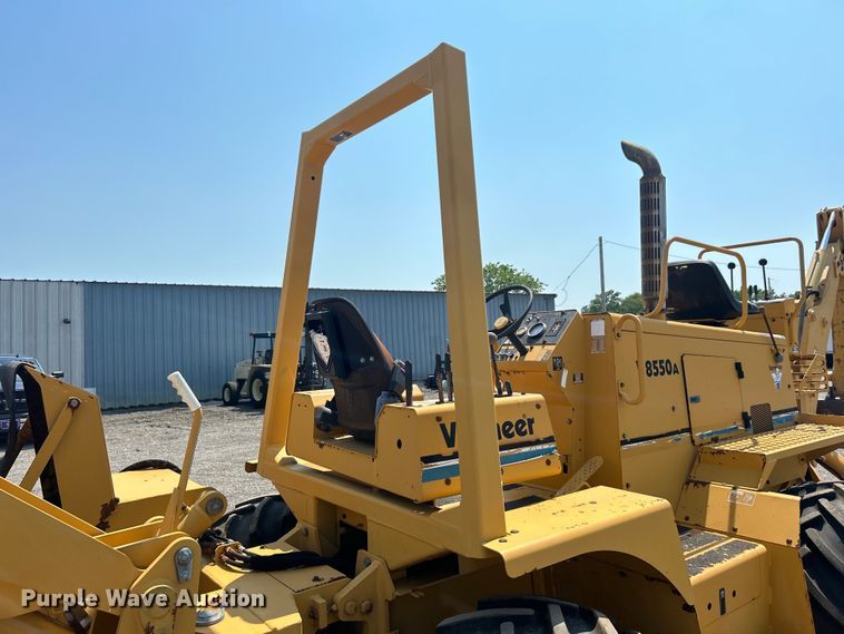 image for item EG0827 2000 Vermeer V8550A cable plow