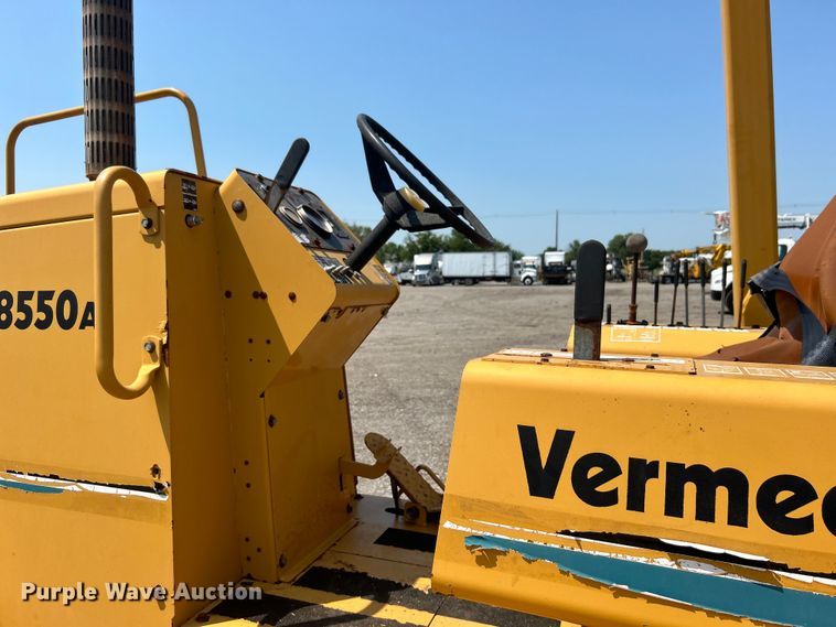 image for item EG0827 2000 Vermeer V8550A cable plow