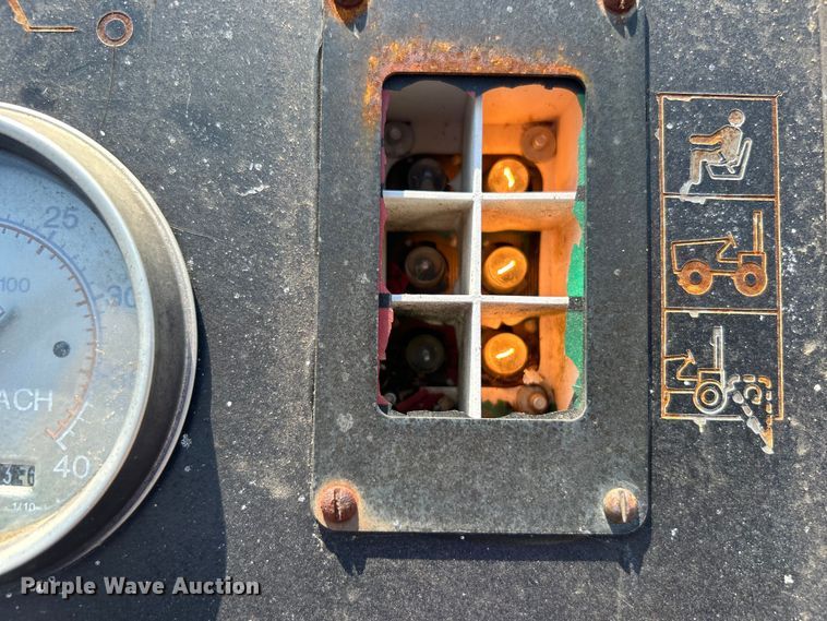 image for item EG0827 2000 Vermeer V8550A cable plow