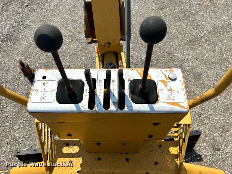 image for item EG0827 2000 Vermeer V8550A cable plow