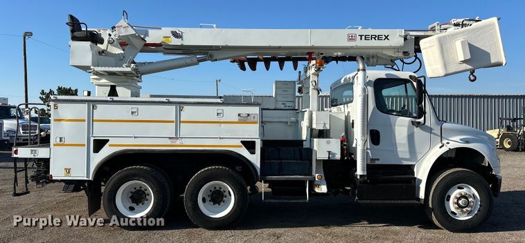 image for item EG0843 2011 Freightliner  Business Class M2 bucket truck