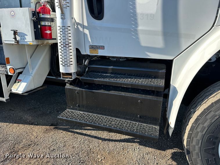 image for item EG0843 2011 Freightliner  Business Class M2 bucket truck