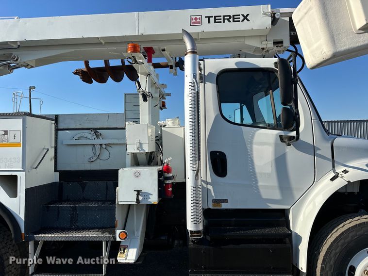 image for item EG0843 2011 Freightliner  Business Class M2 bucket truck