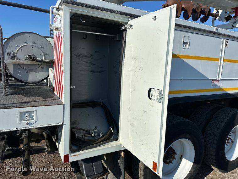 image for item EG0843 2011 Freightliner  Business Class M2 bucket truck