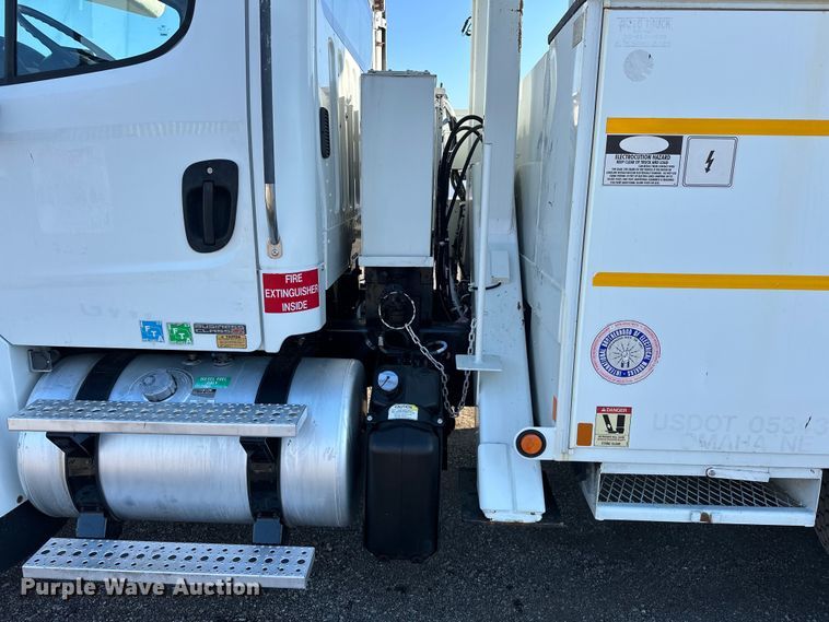 image for item EG0843 2011 Freightliner  Business Class M2 bucket truck