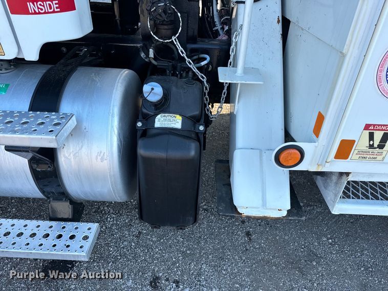 image for item EG0843 2011 Freightliner  Business Class M2 bucket truck