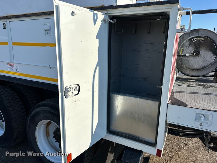 image for item EG0843 2011 Freightliner  Business Class M2 bucket truck