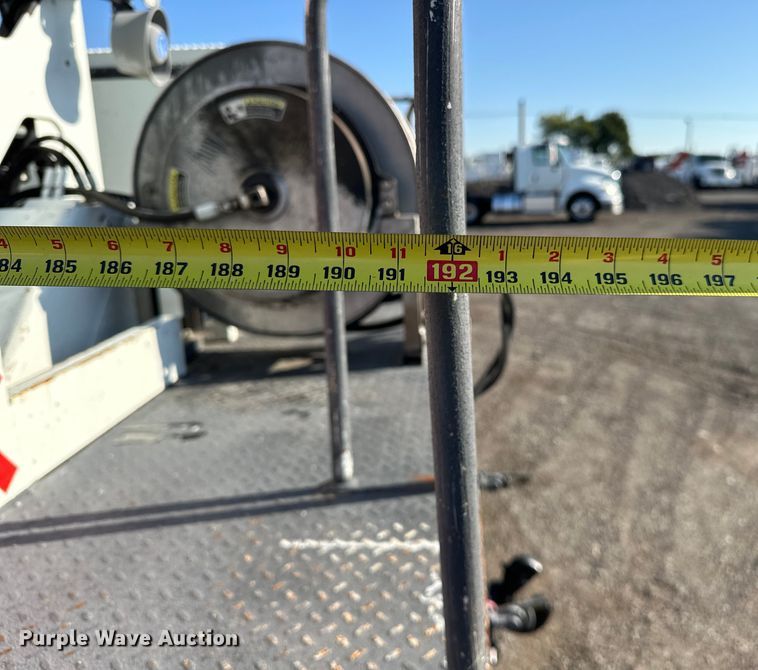 image for item EG0843 2011 Freightliner  Business Class M2 bucket truck