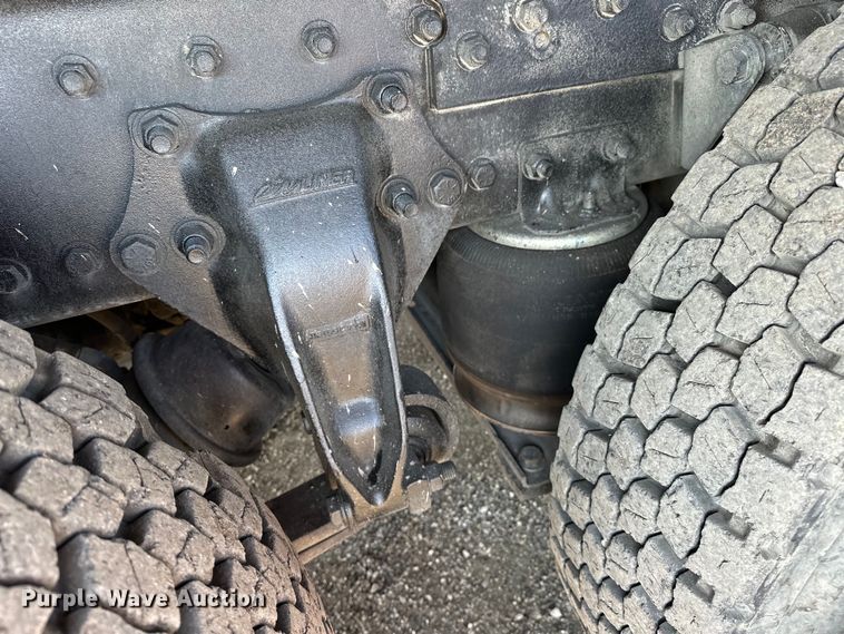 image for item EG0843 2011 Freightliner  Business Class M2 bucket truck