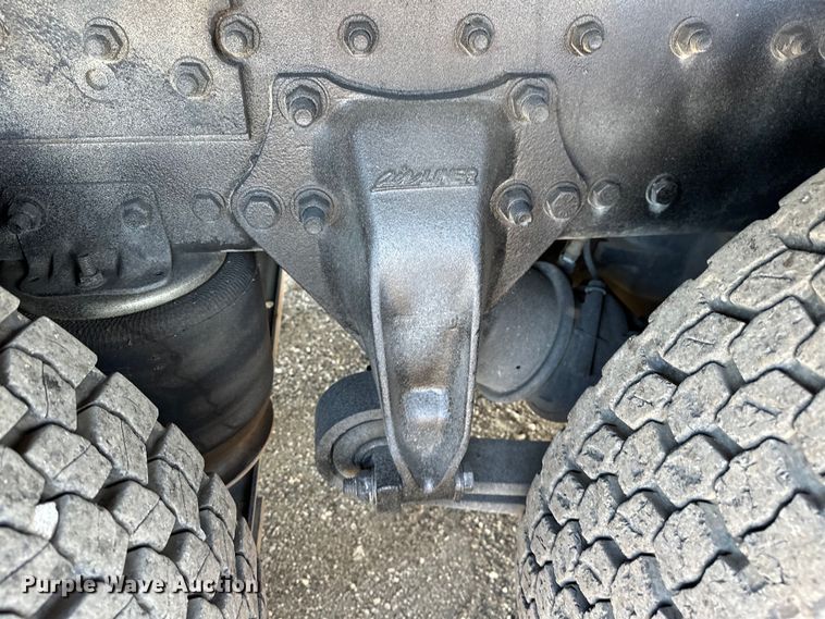 image for item EG0843 2011 Freightliner  Business Class M2 bucket truck