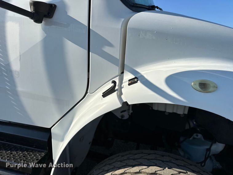 image for item EG0843 2011 Freightliner  Business Class M2 bucket truck