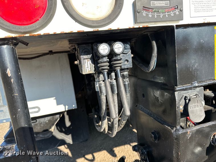 image for item EG0843 2011 Freightliner  Business Class M2 bucket truck