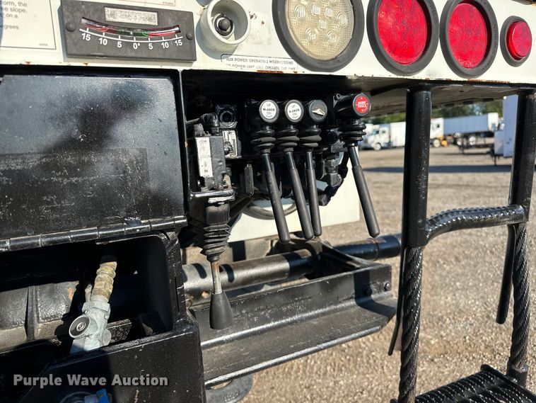 image for item EG0843 2011 Freightliner  Business Class M2 bucket truck