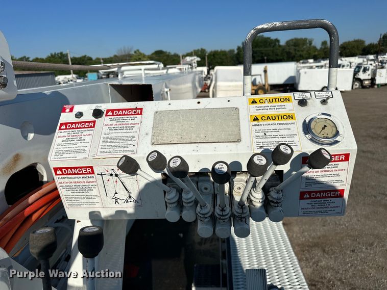 image for item EG0843 2011 Freightliner  Business Class M2 bucket truck