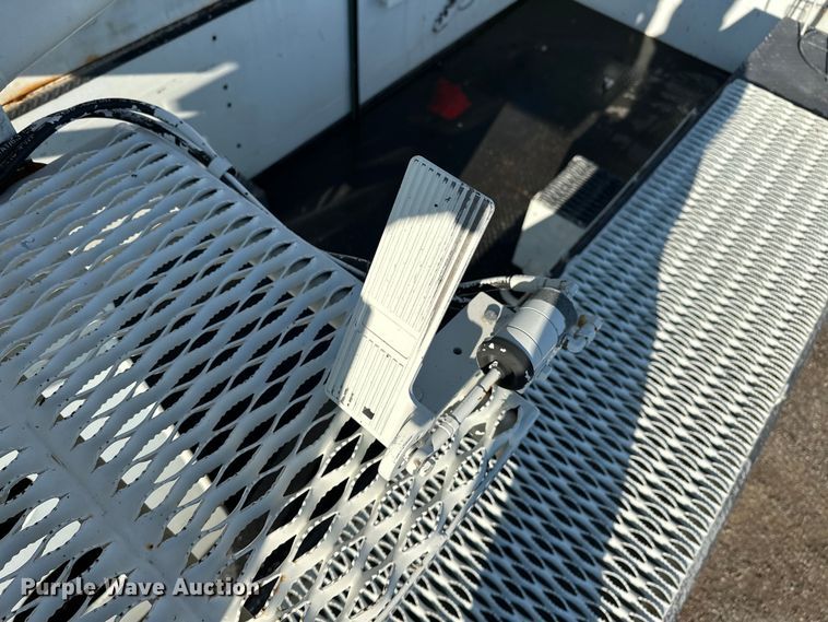 image for item EG0843 2011 Freightliner  Business Class M2 bucket truck