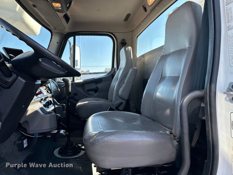 image for item EG0843 2011 Freightliner  Business Class M2 bucket truck