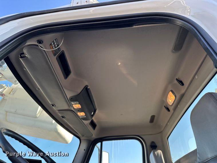 image for item EG0843 2011 Freightliner  Business Class M2 bucket truck