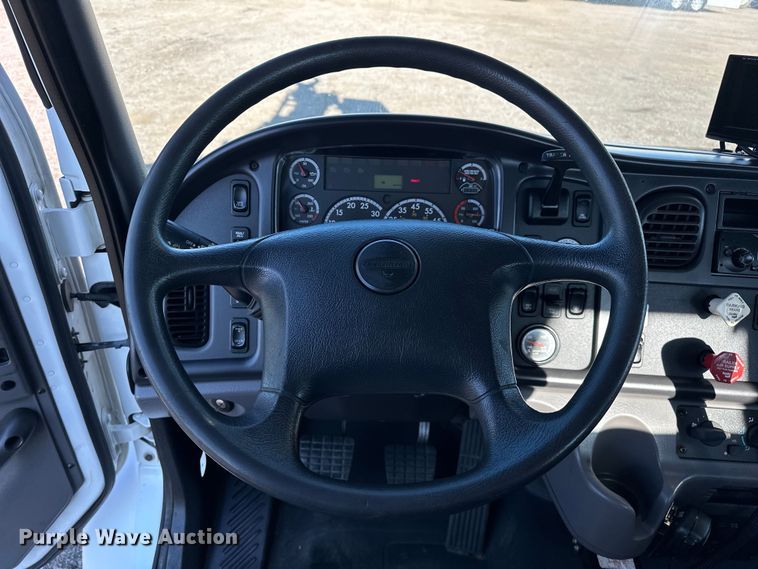 image for item EG0843 2011 Freightliner  Business Class M2 bucket truck