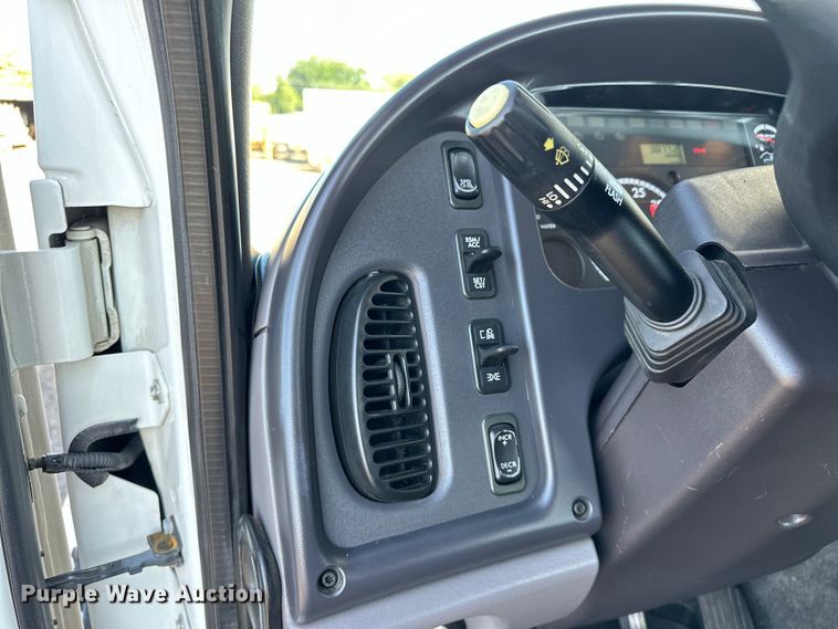 image for item EG0843 2011 Freightliner  Business Class M2 bucket truck