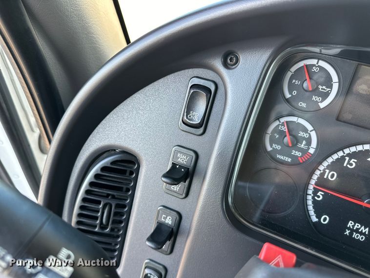 image for item EG0843 2011 Freightliner  Business Class M2 bucket truck