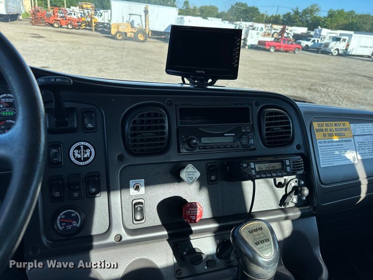 image for item EG0843 2011 Freightliner  Business Class M2 bucket truck