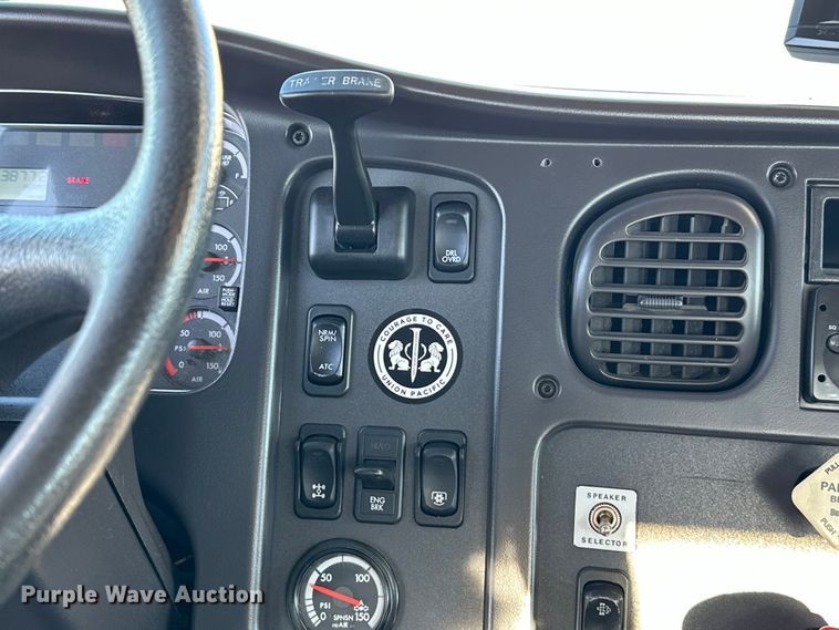 image for item EG0843 2011 Freightliner  Business Class M2 bucket truck