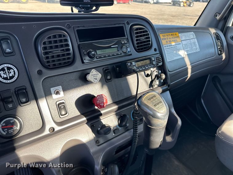 image for item EG0843 2011 Freightliner  Business Class M2 bucket truck