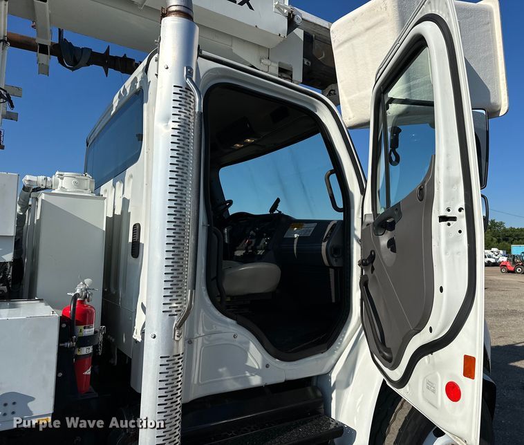 image for item EG0843 2011 Freightliner  Business Class M2 bucket truck