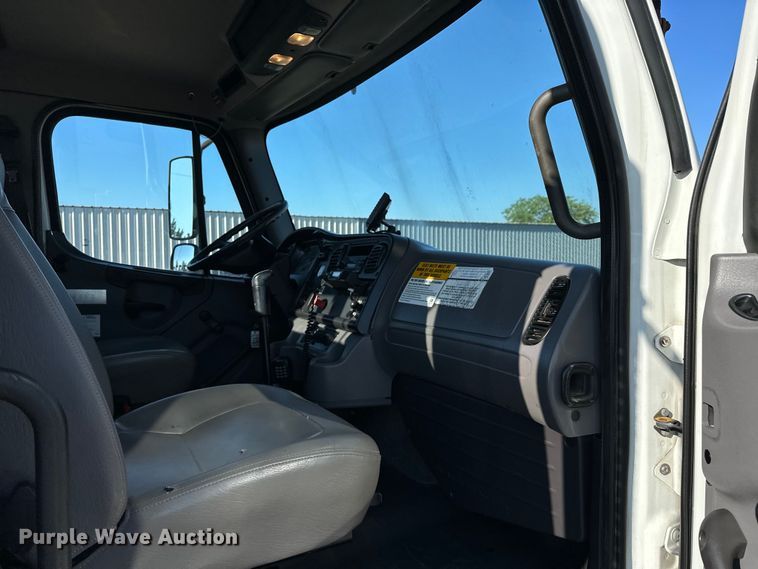 image for item EG0843 2011 Freightliner  Business Class M2 bucket truck