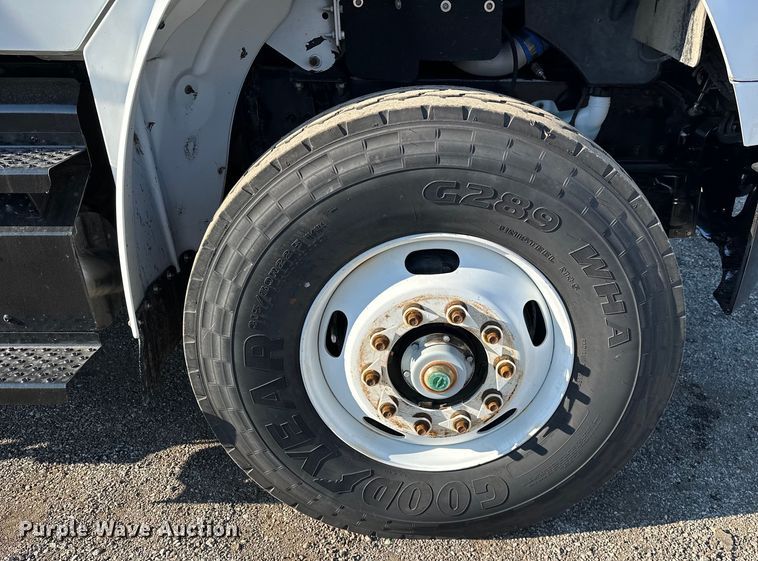 image for item EG0843 2011 Freightliner  Business Class M2 bucket truck