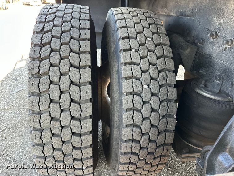 image for item EG0843 2011 Freightliner  Business Class M2 bucket truck