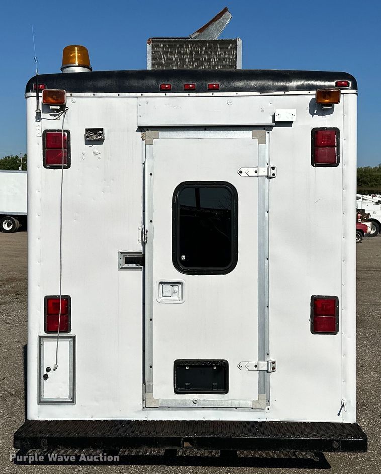 image for item EG0844 1993 Wells Cargo fiber optic trailer