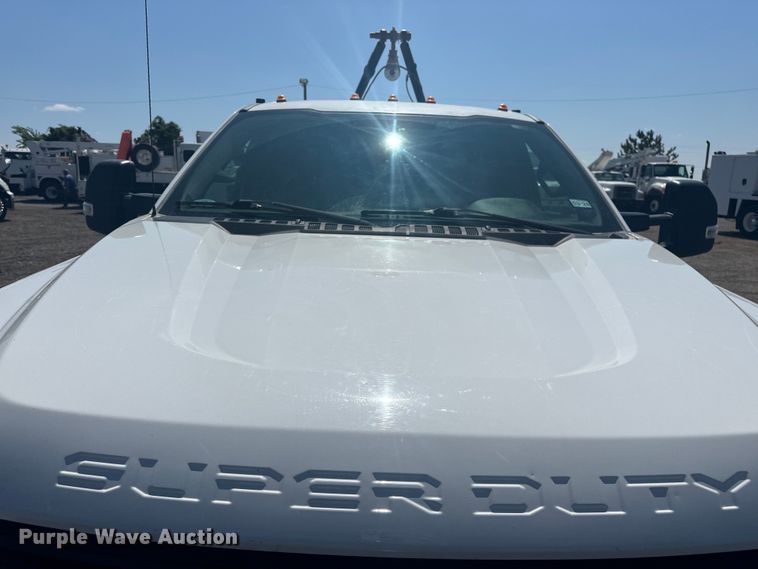 image for item EG0849 2019 Ford F550 Crew Cab winch truck