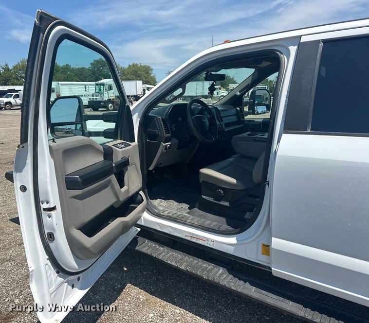 image for item EG0849 2019 Ford F550 Crew Cab winch truck