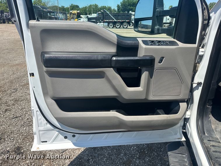 image for item EG0849 2019 Ford F550 Crew Cab winch truck