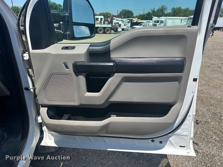 image for item EG0849 2019 Ford F550 Crew Cab winch truck