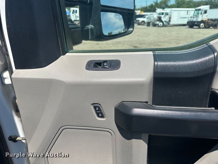 image for item EG0849 2019 Ford F550 Crew Cab winch truck