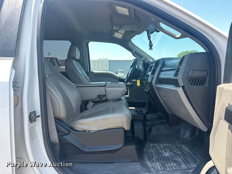 image for item EG0849 2019 Ford F550 Crew Cab winch truck