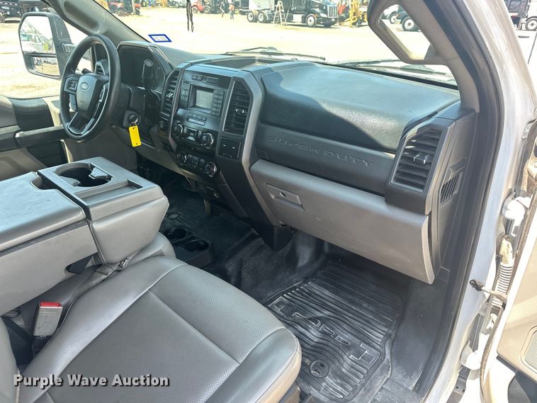 image for item EG0849 2019 Ford F550 Crew Cab winch truck