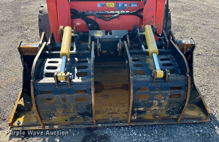 image for item EG0855 2018 Kubota  SSV75 skid steer loader