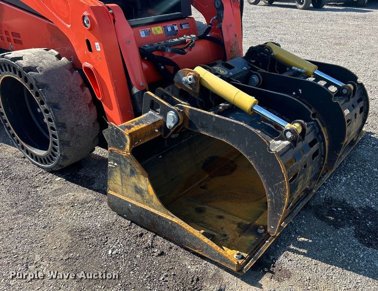 image for item EG0855 2018 Kubota  SSV75 skid steer loader