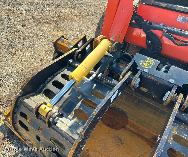 image for item EG0855 2018 Kubota  SSV75 skid steer loader