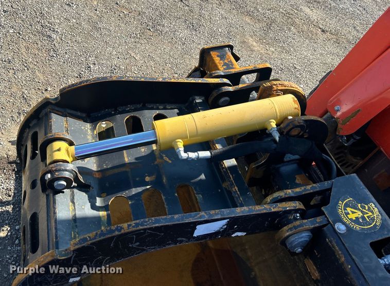 image for item EG0855 2018 Kubota  SSV75 skid steer loader