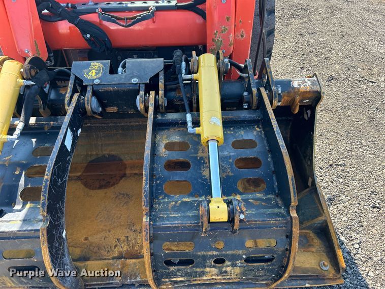 image for item EG0855 2018 Kubota  SSV75 skid steer loader