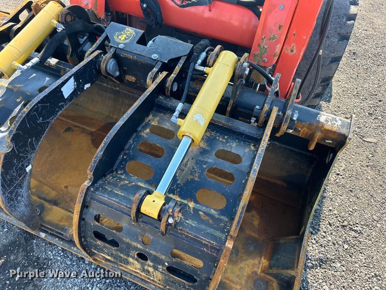 image for item EG0855 2018 Kubota  SSV75 skid steer loader
