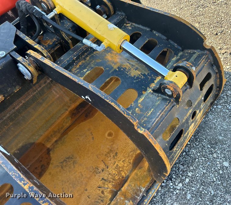 image for item EG0855 2018 Kubota  SSV75 skid steer loader