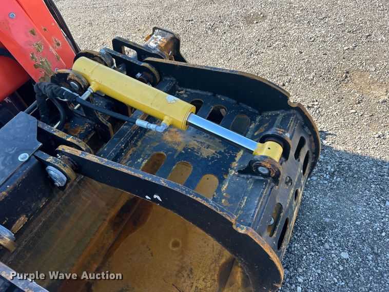 image for item EG0855 2018 Kubota  SSV75 skid steer loader