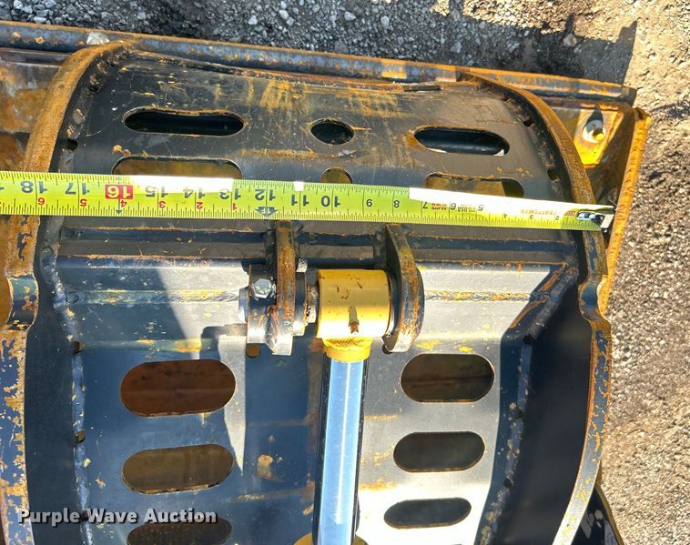 image for item EG0855 2018 Kubota  SSV75 skid steer loader